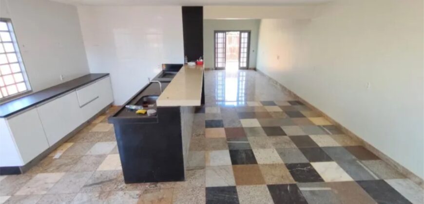 SOBRADO COM LOTÃO DE 300 METROS, BAIRRO MORRO DA CRUZ, EM SÃO SEBASTIÃO/DF.