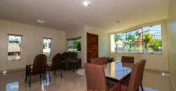 Conquiste seu novo lar no Condomínio Ouro Vermelho I, no bairro Jardim Botânico, em Brasília. Uma linda casa de 320m², moderna e espaçosa, que une conforto, praticidade e um estilo de vida exclusivo para você e sua família. Aproveite o melhor de morar em uma residência com amplas suítes e uma infraestrutura completa de lazer.