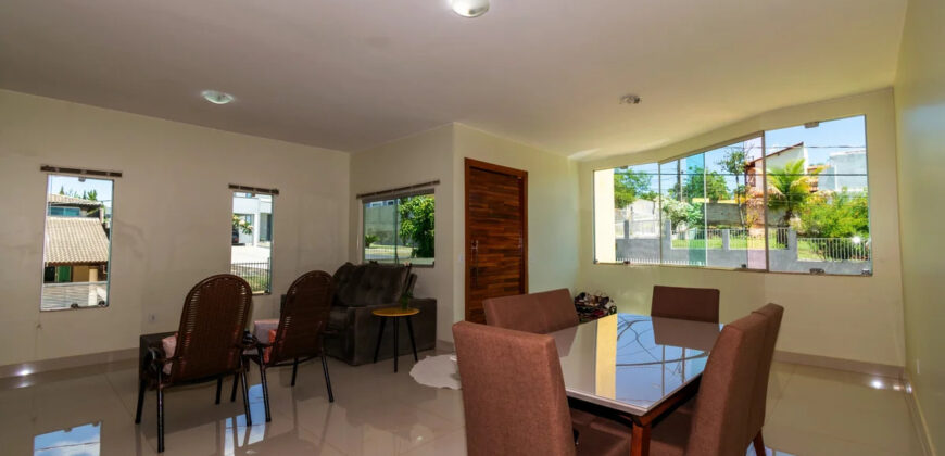 Conquiste seu novo lar no Condomínio Ouro Vermelho I, no bairro Jardim Botânico, em Brasília. Uma linda casa de 320m², moderna e espaçosa, que une conforto, praticidade e um estilo de vida exclusivo para você e sua família. Aproveite o melhor de morar em uma residência com amplas suítes e uma infraestrutura completa de lazer.