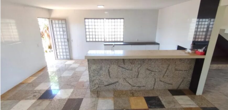 SOBRADO COM LOTÃO DE 300 METROS, BAIRRO MORRO DA CRUZ, EM SÃO SEBASTIÃO/DF.