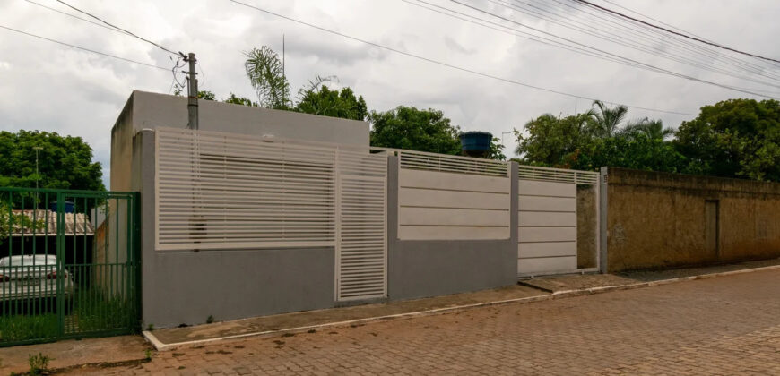 EXCELENTE CASA MAIS UMA KIT NOS FUNDOS, EM CONDOMÍNIO. REGIÃO DO TORORÓ JARDIM BOTÂNICO/DF. CONDOMINIO PERTO DA BR 140, COM FÁCIL ACESSO!