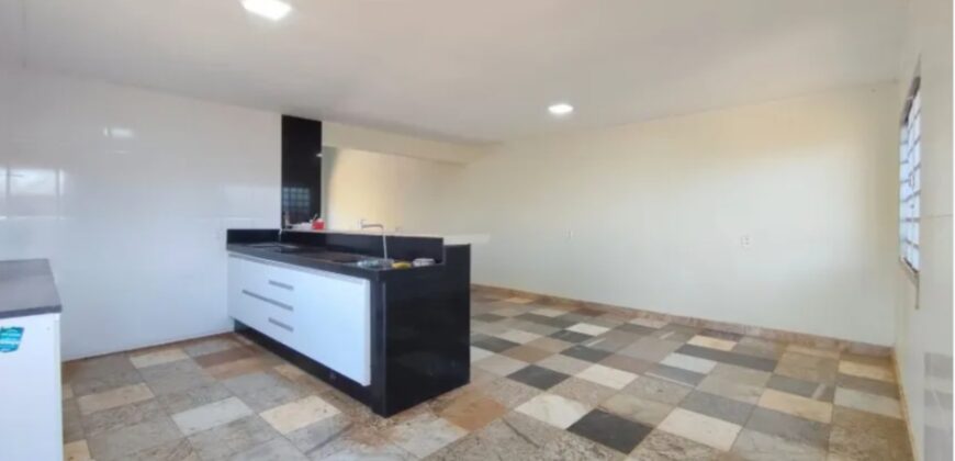 SOBRADO COM LOTÃO DE 300 METROS, BAIRRO MORRO DA CRUZ, EM SÃO SEBASTIÃO/DF.