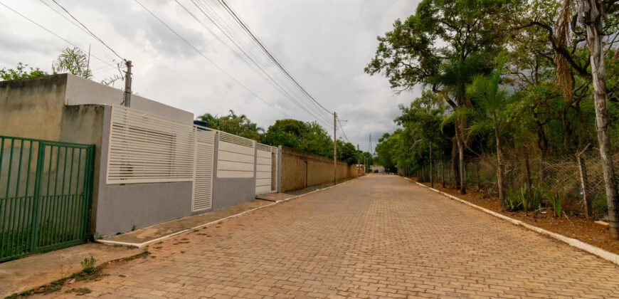 EXCELENTE CASA MAIS UMA KIT NOS FUNDOS, EM CONDOMÍNIO. REGIÃO DO TORORÓ JARDIM BOTÂNICO/DF. CONDOMINIO PERTO DA BR 140, COM FÁCIL ACESSO!