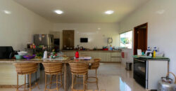 Conquiste seu novo lar no Condomínio Ouro Vermelho I, no bairro Jardim Botânico, em Brasília. Uma linda casa de 320m², moderna e espaçosa, que une conforto, praticidade e um estilo de vida exclusivo para você e sua família. Aproveite o melhor de morar em uma residência com amplas suítes e uma infraestrutura completa de lazer.