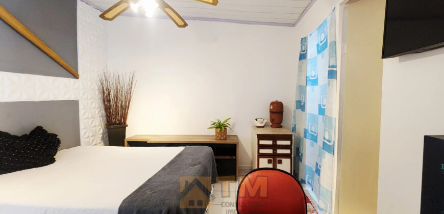 CASA COM 3 QUARTOS, SUITE, PERTO DE PARADA E COMERCIO EM SAMAMBAIA SUL NA QR 502, NO DISTRITO FEDERAL.