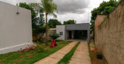 EXCELENTE CASA MAIS UMA KIT NOS FUNDOS, EM CONDOMÍNIO. REGIÃO DO TORORÓ JARDIM BOTÂNICO/DF. CONDOMINIO PERTO DA BR 140, COM FÁCIL ACESSO!