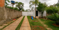 EXCELENTE CASA MAIS UMA KIT NOS FUNDOS, EM CONDOMÍNIO. REGIÃO DO TORORÓ JARDIM BOTÂNICO/DF. CONDOMINIO PERTO DA BR 140, COM FÁCIL ACESSO!