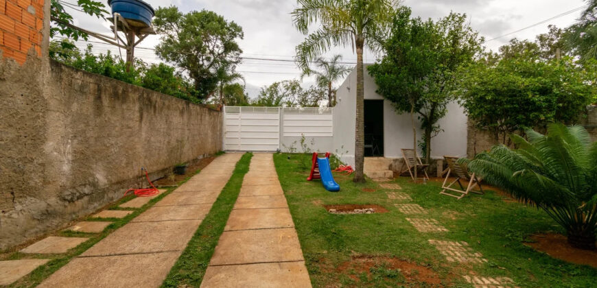 EXCELENTE CASA MAIS UMA KIT NOS FUNDOS, EM CONDOMÍNIO. REGIÃO DO TORORÓ JARDIM BOTÂNICO/DF. CONDOMINIO PERTO DA BR 140, COM FÁCIL ACESSO!