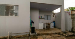 EXCELENTE CASA MAIS UMA KIT NOS FUNDOS, EM CONDOMÍNIO. REGIÃO DO TORORÓ JARDIM BOTÂNICO/DF. CONDOMINIO PERTO DA BR 140, COM FÁCIL ACESSO!