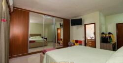 Conquiste seu novo lar no Condomínio Ouro Vermelho I, no bairro Jardim Botânico, em Brasília. Uma linda casa de 320m², moderna e espaçosa, que une conforto, praticidade e um estilo de vida exclusivo para você e sua família. Aproveite o melhor de morar em uma residência com amplas suítes e uma infraestrutura completa de lazer.