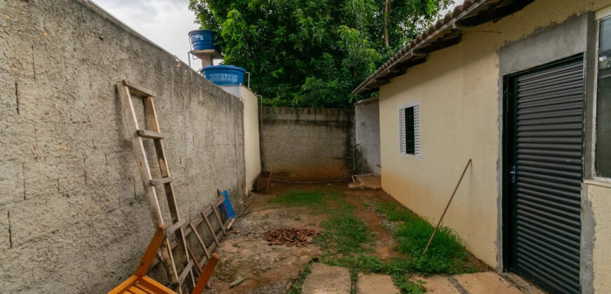 EXCELENTE CASA MAIS UMA KIT NOS FUNDOS, EM CONDOMÍNIO. REGIÃO DO TORORÓ JARDIM BOTÂNICO/DF. CONDOMINIO PERTO DA BR 140, COM FÁCIL ACESSO!