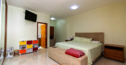 Conquiste seu novo lar no Condomínio Ouro Vermelho I, no bairro Jardim Botânico, em Brasília. Uma linda casa de 320m², moderna e espaçosa, que une conforto, praticidade e um estilo de vida exclusivo para você e sua família. Aproveite o melhor de morar em uma residência com amplas suítes e uma infraestrutura completa de lazer.