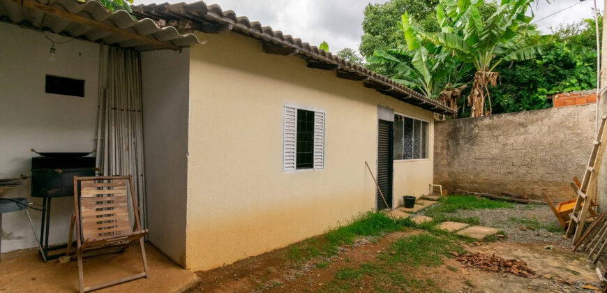 EXCELENTE CASA MAIS UMA KIT NOS FUNDOS, EM CONDOMÍNIO. REGIÃO DO TORORÓ JARDIM BOTÂNICO/DF. CONDOMINIO PERTO DA BR 140, COM FÁCIL ACESSO!