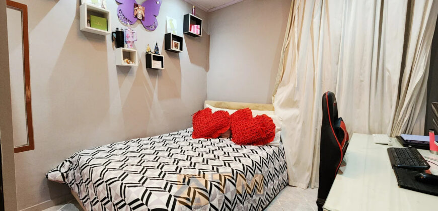 CASA COM 3 QUARTOS, SUITE, PERTO DE PARADA E COMERCIO EM SAMAMBAIA SUL NA QR 502, NO DISTRITO FEDERAL.