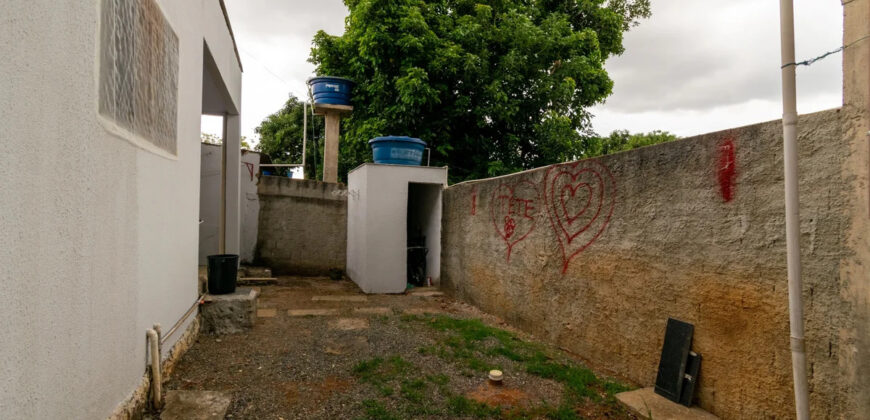 EXCELENTE CASA MAIS UMA KIT NOS FUNDOS, EM CONDOMÍNIO. REGIÃO DO TORORÓ JARDIM BOTÂNICO/DF. CONDOMINIO PERTO DA BR 140, COM FÁCIL ACESSO!