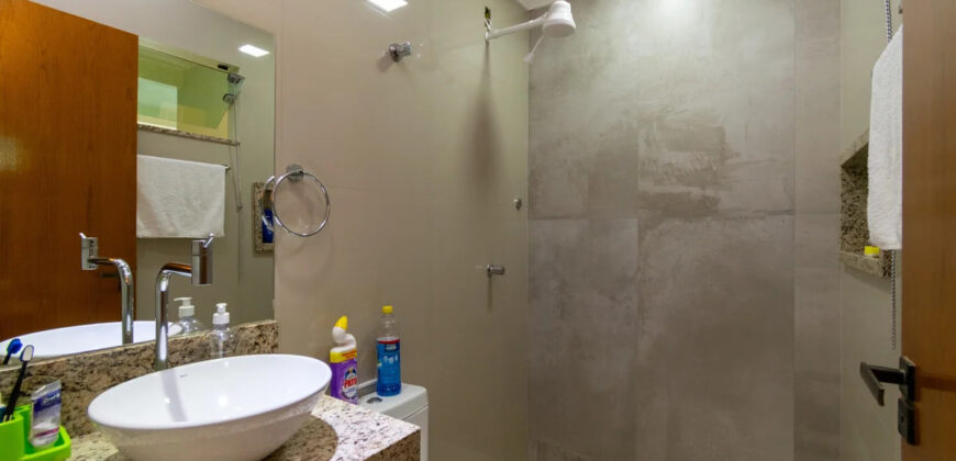 Conquiste seu novo lar no Condomínio Ouro Vermelho I, no bairro Jardim Botânico, em Brasília. Uma linda casa de 320m², moderna e espaçosa, que une conforto, praticidade e um estilo de vida exclusivo para você e sua família. Aproveite o melhor de morar em uma residência com amplas suítes e uma infraestrutura completa de lazer.