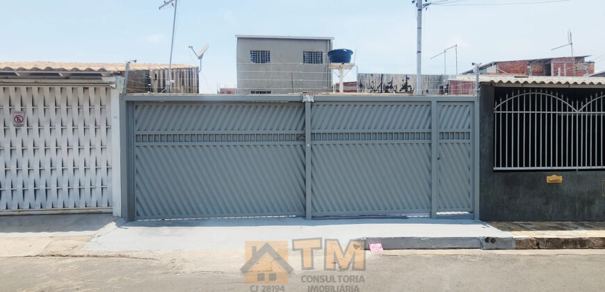 CASA COM 3 QUARTOS, SUITE, PERTO DE PARADA E COMERCIO EM SAMAMBAIA SUL NA QR 502, NO DISTRITO FEDERAL.