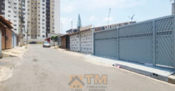 CASA COM 3 QUARTOS, SUITE, PERTO DE PARADA E COMERCIO EM SAMAMBAIA SUL NA QR 502, NO DISTRITO FEDERAL.