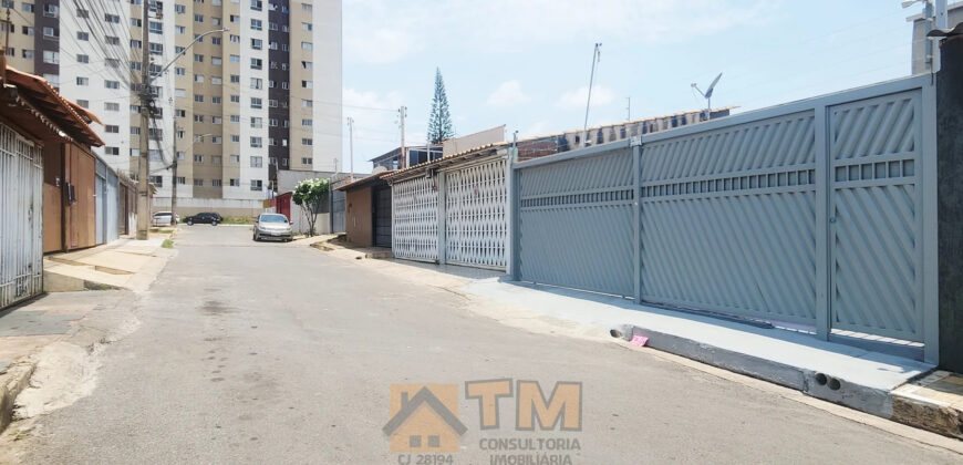 CASA COM 3 QUARTOS, SUITE, PERTO DE PARADA E COMERCIO EM SAMAMBAIA SUL NA QR 502, NO DISTRITO FEDERAL.