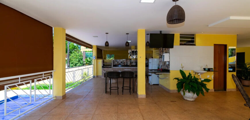 Conquiste seu novo lar no Condomínio Ouro Vermelho I, no bairro Jardim Botânico, em Brasília. Uma linda casa de 320m², moderna e espaçosa, que une conforto, praticidade e um estilo de vida exclusivo para você e sua família. Aproveite o melhor de morar em uma residência com amplas suítes e uma infraestrutura completa de lazer.