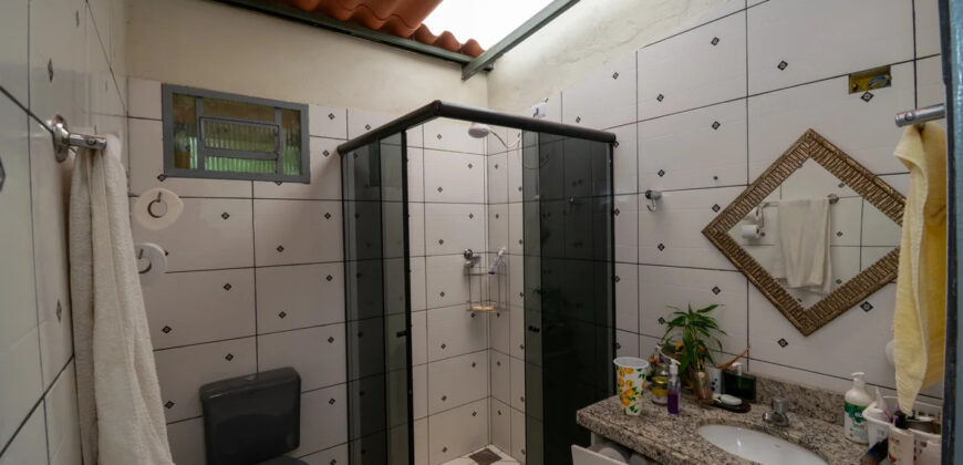 Chácara com 4 hectares, com córrego, Bem Localizada, no Cavas de Baixo, Perto da ponte do Rio São Bartolomeu em São Sebastião/DF.