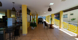 Conquiste seu novo lar no Condomínio Ouro Vermelho I, no bairro Jardim Botânico, em Brasília. Uma linda casa de 320m², moderna e espaçosa, que une conforto, praticidade e um estilo de vida exclusivo para você e sua família. Aproveite o melhor de morar em uma residência com amplas suítes e uma infraestrutura completa de lazer.