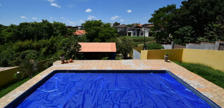 Conquiste seu novo lar no Condomínio Ouro Vermelho I, no bairro Jardim Botânico, em Brasília. Uma linda casa de 320m², moderna e espaçosa, que une conforto, praticidade e um estilo de vida exclusivo para você e sua família. Aproveite o melhor de morar em uma residência com amplas suítes e uma infraestrutura completa de lazer.