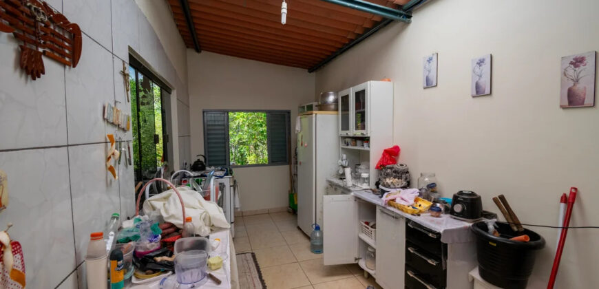 Chácara com 4 hectares, com córrego, Bem Localizada, no Cavas de Baixo, Perto da ponte do Rio São Bartolomeu em São Sebastião/DF.