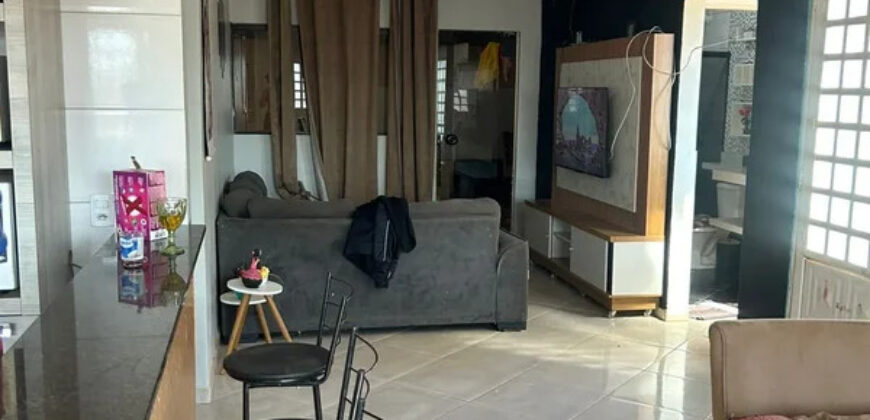 EXCELENTE CASA COM 3 QUARTOS, ARMÁRIOS PLANEJADOS, BAIRRO BORA MANSO, PERTO DA PRINCIPAL, E DO COMERCIO, EM SÃO SEBASTIÃO/DF.