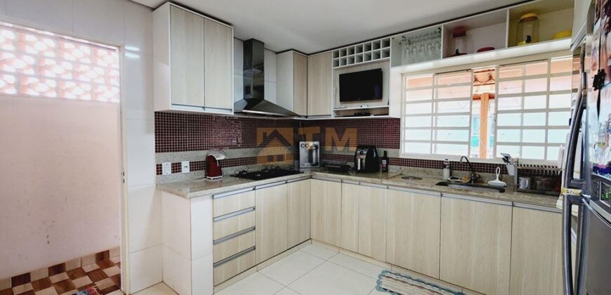 Excelente Sobrado com Fino Acabamento, Armários Planejados, Fácil Acesso, Para Investir ou Morar, Bem no Centro da Cidade, Aceito Troca por casa no Jardins Mangueiral, Aceita Lote em Condomínio do Jardim Botânico