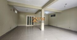 Excelente Sobrado com Fino Acabamento, Armários Planejados, Fácil Acesso, Para Investir ou Morar, Bem no Centro da Cidade, Aceito Troca por casa no Jardins Mangueiral, Aceita Lote em Condomínio do Jardim Botânico