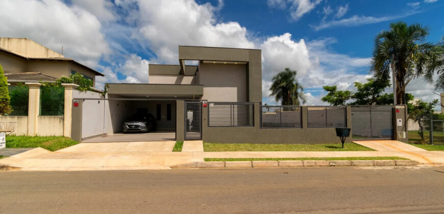 Casa Moderna à Venda no Jardim Botânico Encante-se com esta belíssima casa moderna, projetada para oferecer conforto, sofisticação e qualidade de vida em uma das regiões mais valorizadas do Jardim Botânico de Brasília.