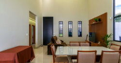 Casa Moderna à Venda no Jardim Botânico Encante-se com esta belíssima casa moderna, projetada para oferecer conforto, sofisticação e qualidade de vida em uma das regiões mais valorizadas do Jardim Botânico de Brasília.