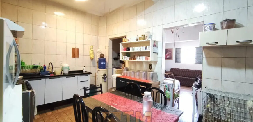 CASA NO BAIRRO CENTRO, PERTO DE PARADA DE ONIBUS E COMERCIO, EM SÃO SEBASTIÃO/DF .