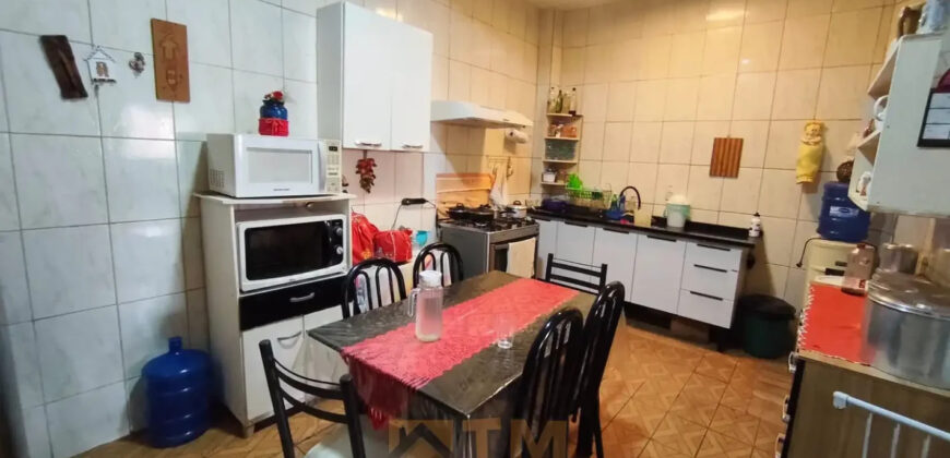 CASA NO BAIRRO CENTRO, PERTO DE PARADA DE ONIBUS E COMERCIO, EM SÃO SEBASTIÃO/DF .