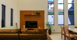 Casa Moderna à Venda no Jardim Botânico Encante-se com esta belíssima casa moderna, projetada para oferecer conforto, sofisticação e qualidade de vida em uma das regiões mais valorizadas do Jardim Botânico de Brasília.
