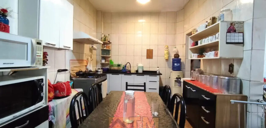 CASA NO BAIRRO CENTRO, PERTO DE PARADA DE ONIBUS E COMERCIO, EM SÃO SEBASTIÃO/DF .