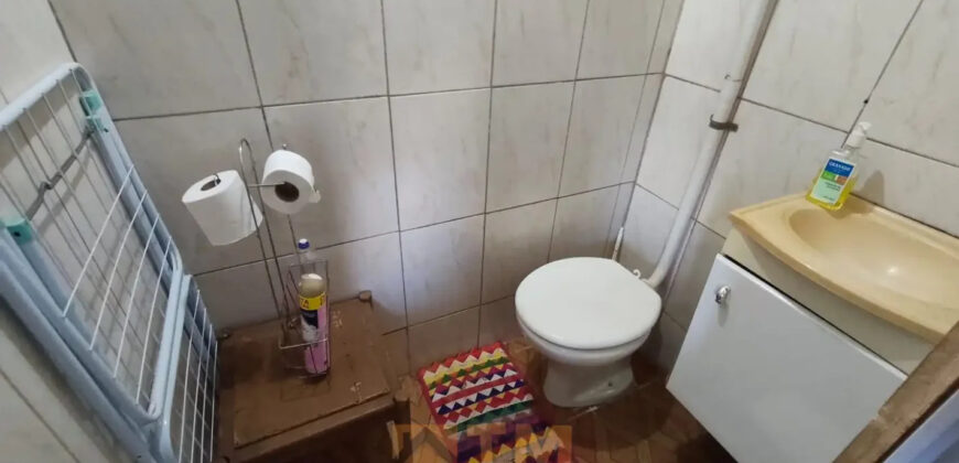 CASA NO BAIRRO CENTRO, PERTO DE PARADA DE ONIBUS E COMERCIO, EM SÃO SEBASTIÃO/DF .