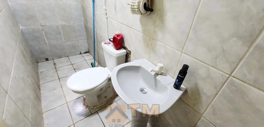 SOBRADO COM 2 QUARTOS, NO BAIRRO MORRO AZUL PERTO DE COMERCIO E PARADA DE ONIBUS, EM SÃO SEBASTIÃO/DF.