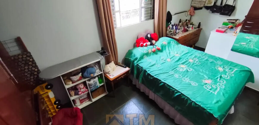 CASA NO BAIRRO CENTRO, PERTO DE PARADA DE ONIBUS E COMERCIO, EM SÃO SEBASTIÃO/DF .