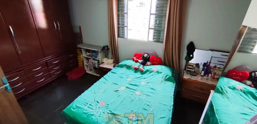 CASA NO BAIRRO CENTRO, PERTO DE PARADA DE ONIBUS E COMERCIO, EM SÃO SEBASTIÃO/DF .