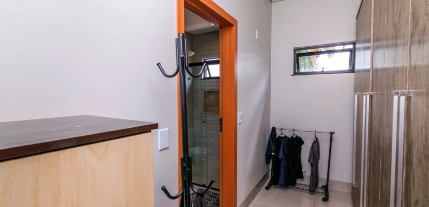 Casa Moderna à Venda no Jardim Botânico Encante-se com esta belíssima casa moderna, projetada para oferecer conforto, sofisticação e qualidade de vida em uma das regiões mais valorizadas do Jardim Botânico de Brasília.