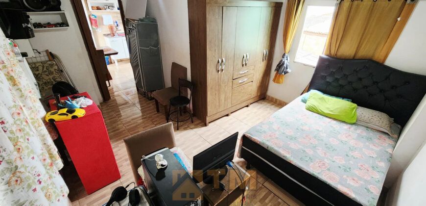 SOBRADO COM 2 QUARTOS, NO BAIRRO MORRO AZUL PERTO DE COMERCIO E PARADA DE ONIBUS, EM SÃO SEBASTIÃO/DF.