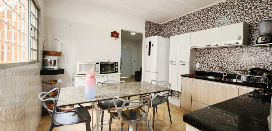 EXCELENTE CASA COM 3 QUARTOS, SUITE, NA LAJE, BAIRRO MORRO DA CRUZ, PERTO DO SUPERMERCADO CONQUISTA, EM SÃO SEBASTIÃO/DF.