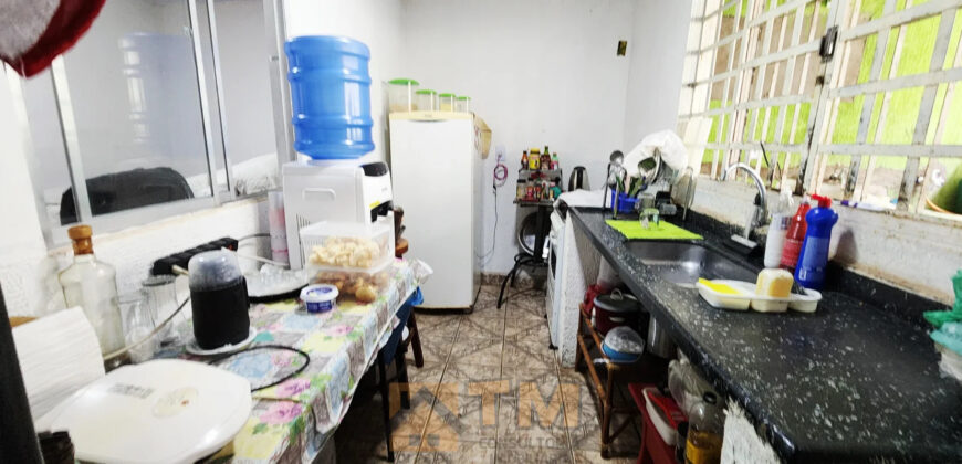 SOBRADO COM 2 QUARTOS, NO BAIRRO MORRO AZUL PERTO DE COMERCIO E PARADA DE ONIBUS, EM SÃO SEBASTIÃO/DF.