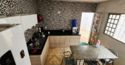 EXCELENTE CASA COM 3 QUARTOS, SUITE, NA LAJE, BAIRRO MORRO DA CRUZ, PERTO DO SUPERMERCADO CONQUISTA, EM SÃO SEBASTIÃO/DF.