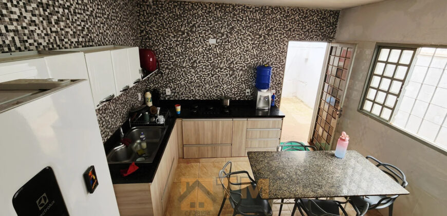 EXCELENTE CASA COM 3 QUARTOS, SUITE, NA LAJE, BAIRRO MORRO DA CRUZ, PERTO DO SUPERMERCADO CONQUISTA, EM SÃO SEBASTIÃO/DF.