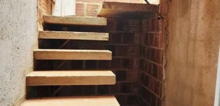 EXCELENTE CASA COM 3 QUARTOS, SUITE, NA LAJE, BAIRRO MORRO DA CRUZ, PERTO DO SUPERMERCADO CONQUISTA, EM SÃO SEBASTIÃO/DF.