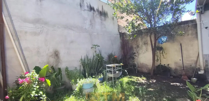 OPORTUNIDADE DE INVESTIR OU MORAR SÃO 2 CASAS MAIS UMA KIT NO MESMO LOTE, NO BAIRRO CENTRO, PERTO DO SUPERMERCADO SUPER BOM, EM SÃO SEBASTIÃO/DF.