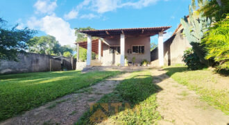 Excelente Casa com 3 Quartos, Suíte, mais uma kit nos fundos, lote vazado com 520 metros, São Sebastião /DF.